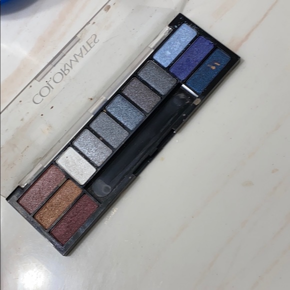 Makeup - Picture 2 of 4